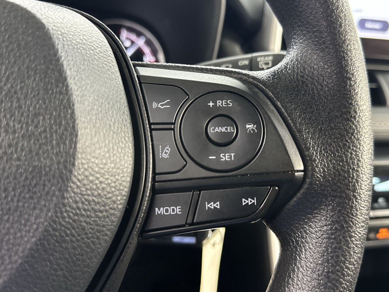 Used 2025 Toyota RAV4 LE AWD/4WD image 44