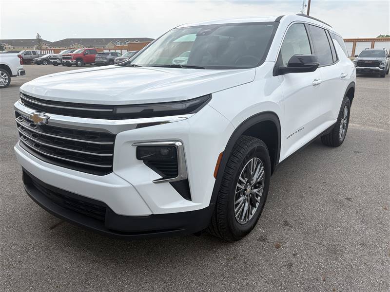 Used 2025 Chevrolet Traverse LT AWD/4WD image 2