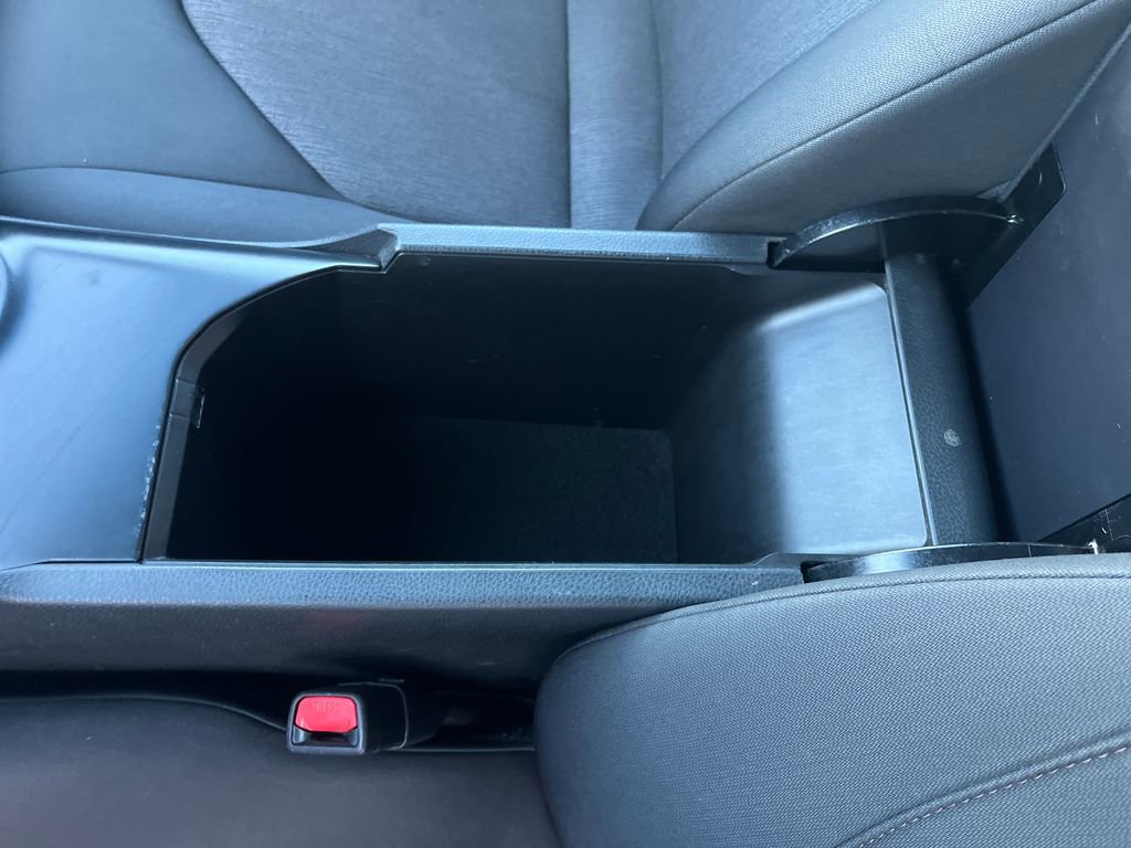 Used 2018 Toyota Camry LE image 25