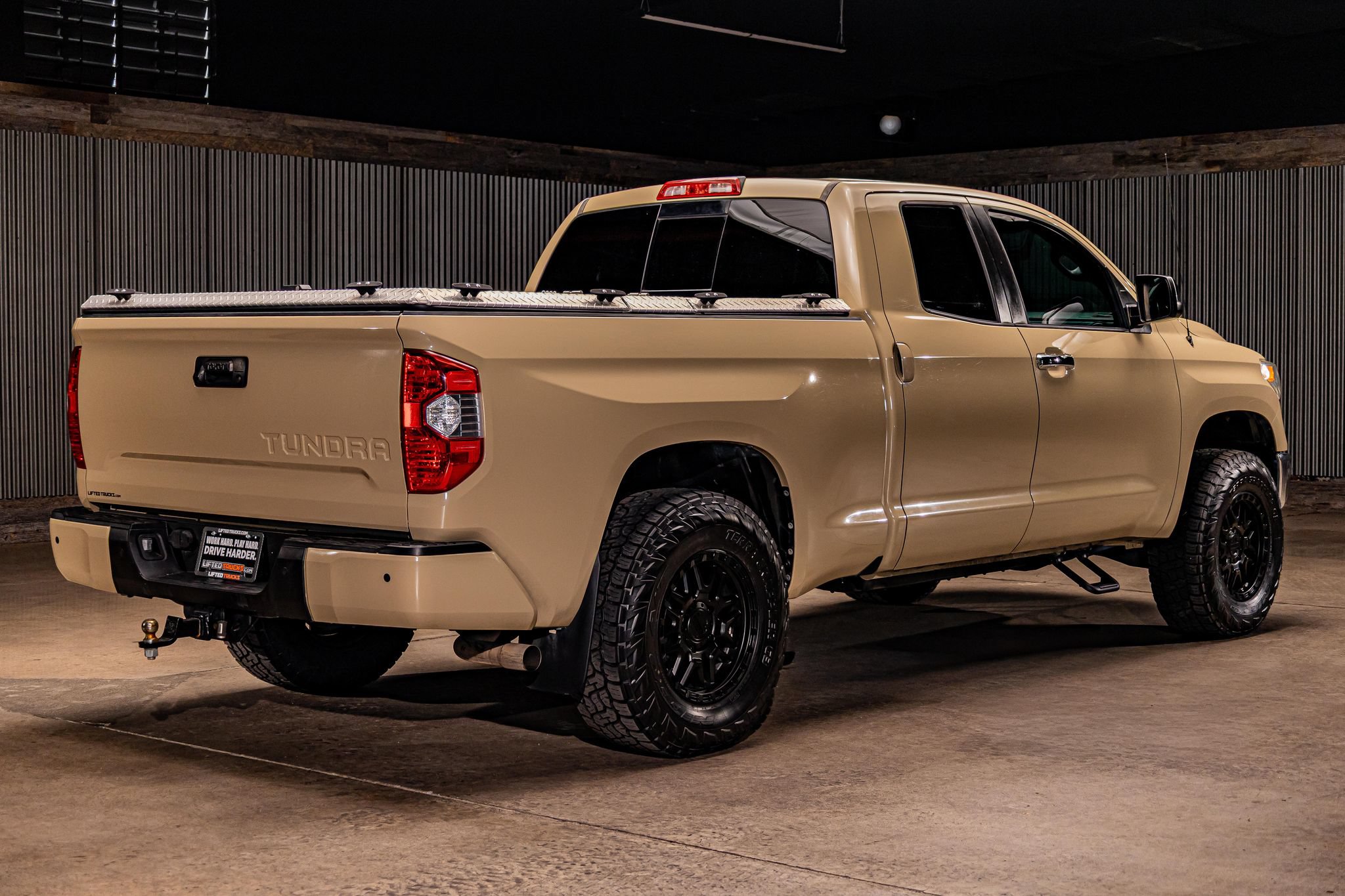 Used 2017 Toyota Tundra Limited w/ Limited Premium Package AWD/4WD image 9
