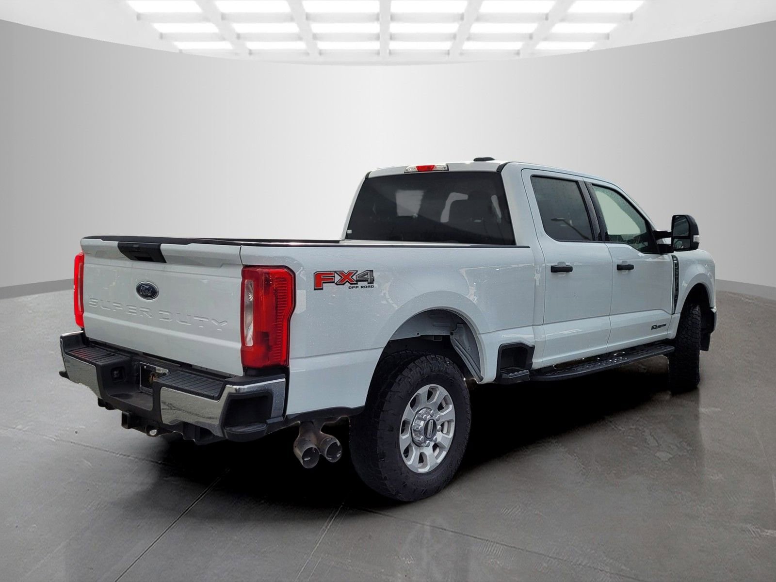 Used 2023 Ford F250 XLT w/ FX4 Off-Road Package AWD/4WD image 4