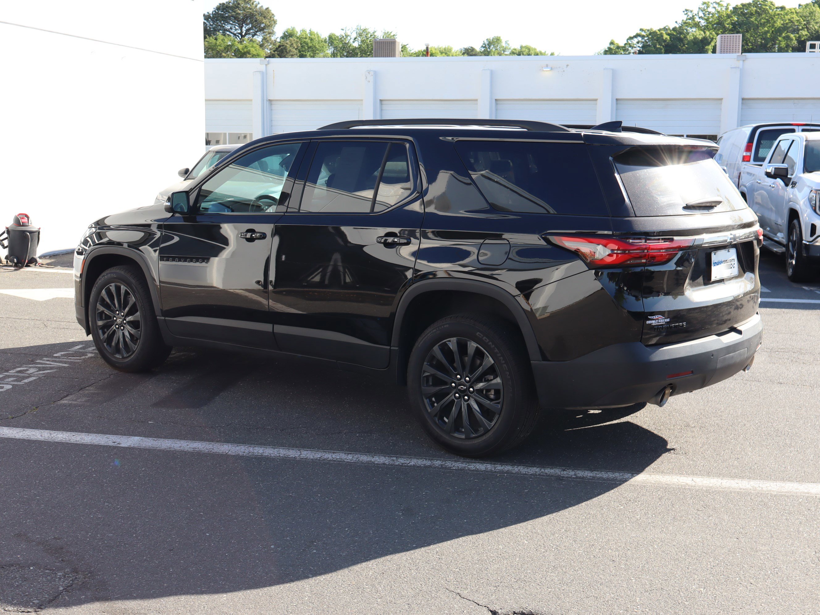 Used 2023 Chevrolet Traverse RS FWD image 19