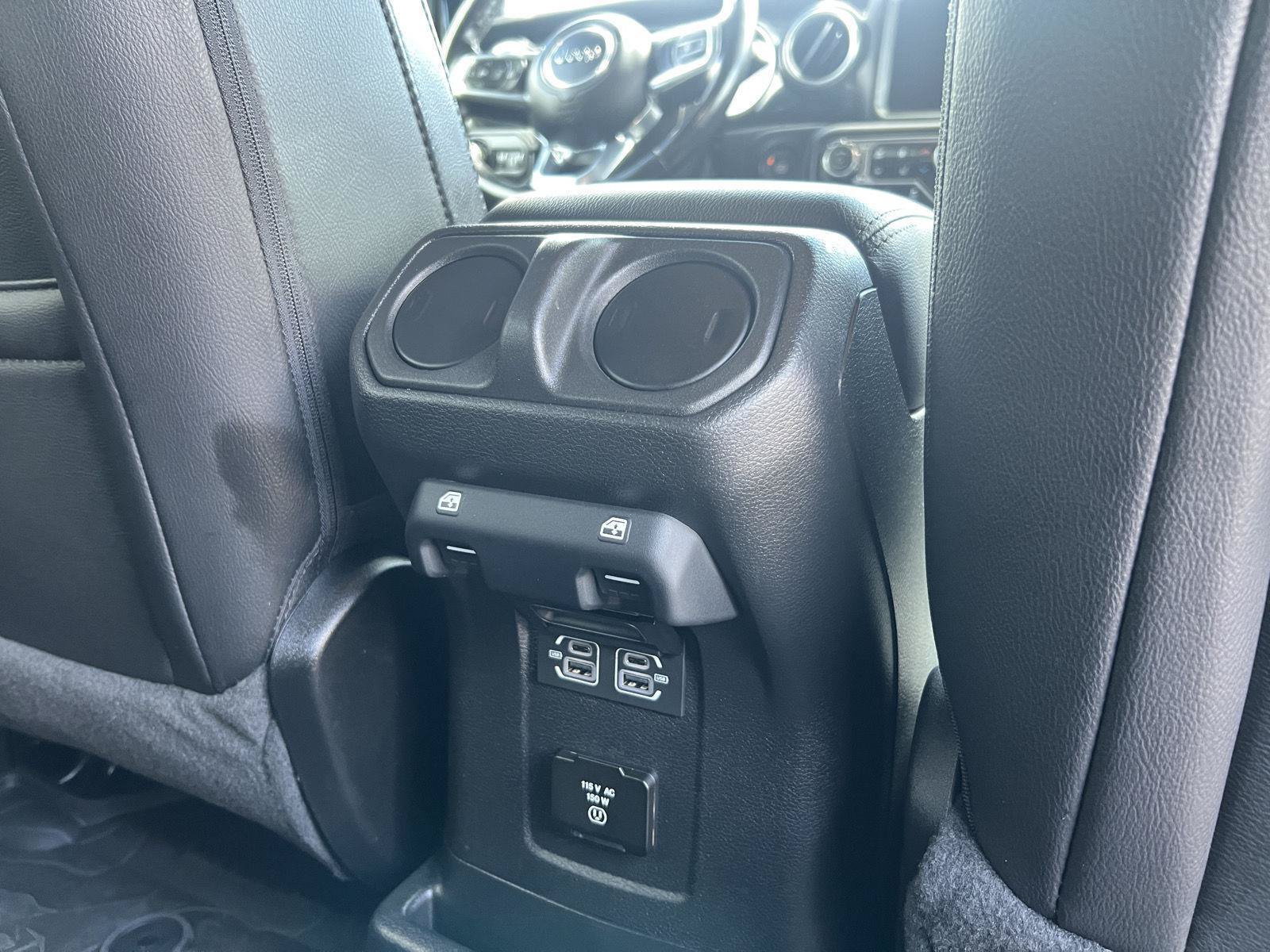 Used 2022 Jeep Wrangler Unlimited Sahara AWD/4WD image 15