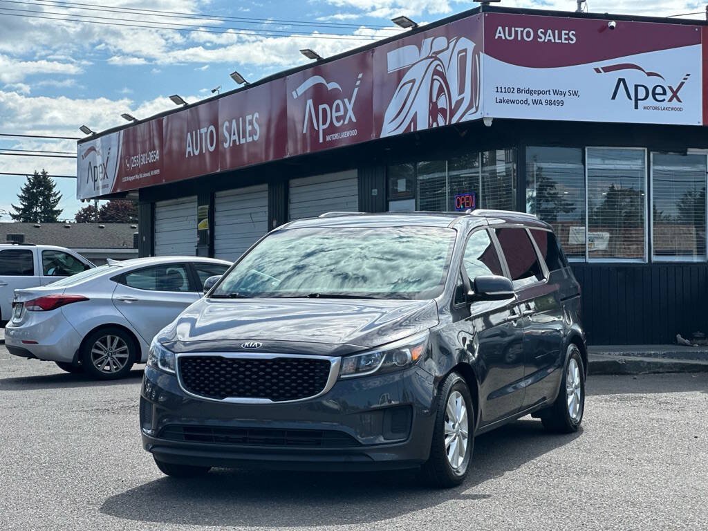 Used 2017 Kia Sedona LX w/ LX Essentials Premium Package FWD image 2