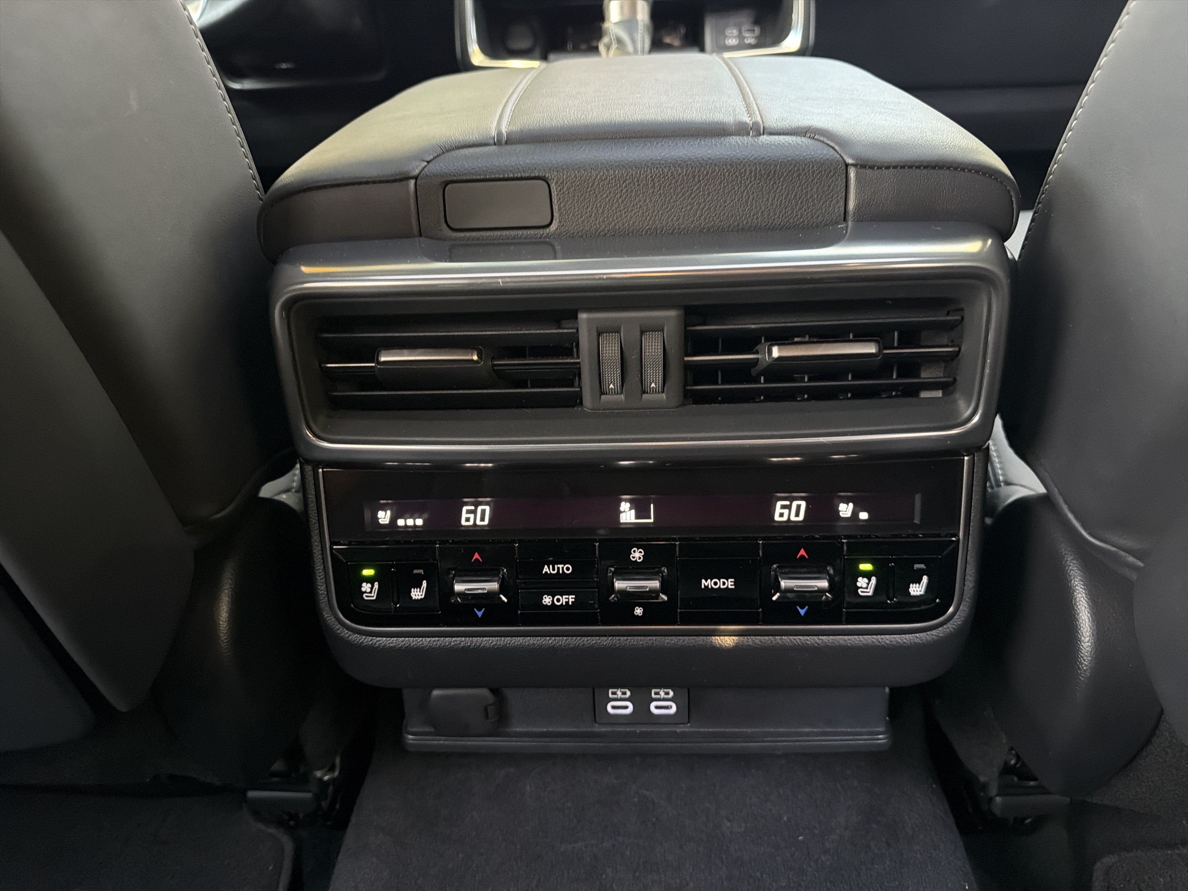Used 2022 Lexus LX 600 4WD w/ Interior Upgrade Package image 38