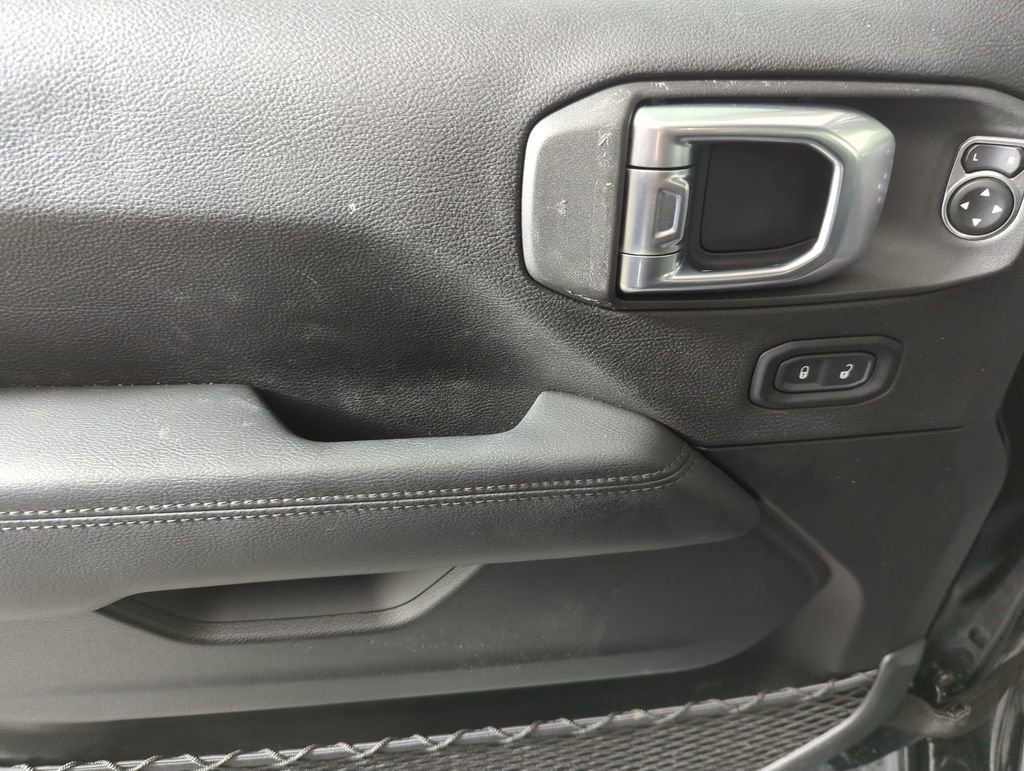 Used 2023 Jeep Wrangler Altitude image 9