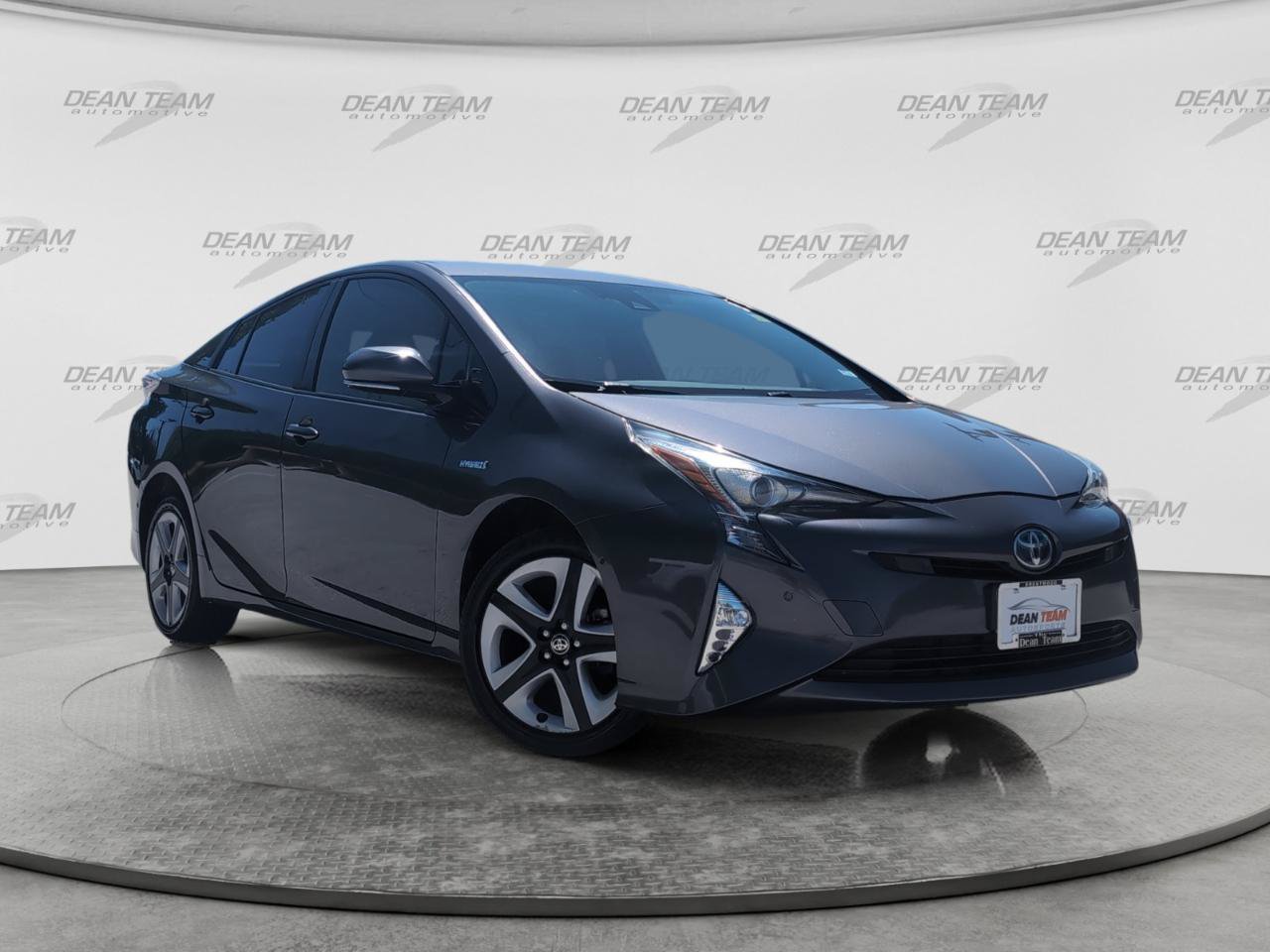 Used 2017 Toyota Prius Three Touring FWD image 2