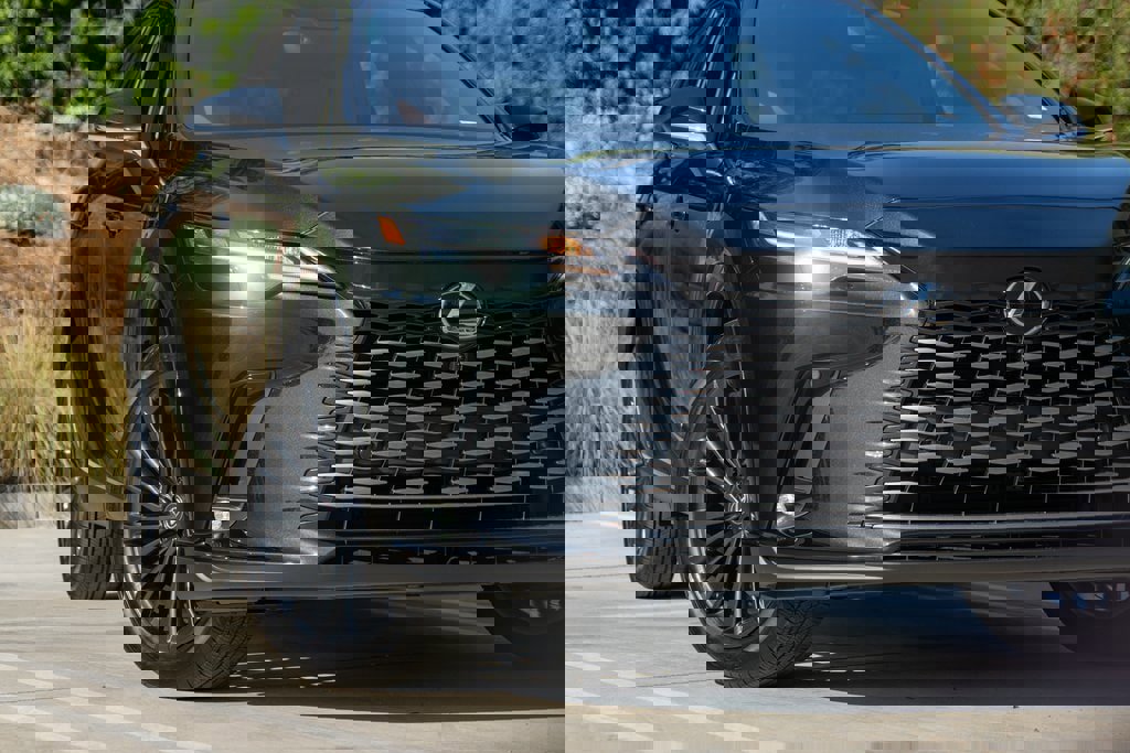 New 2026 Lexus RX 450h AWD image 4