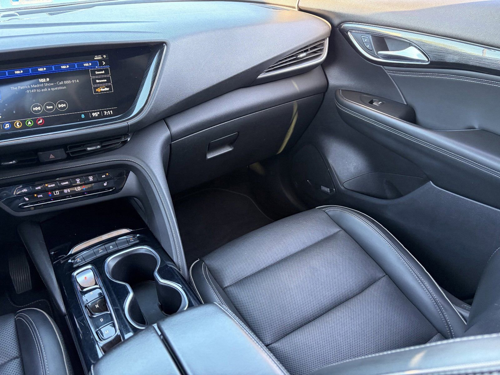 Certified 2022 Buick Envision Essence w/ Technology Package I FWD image 17