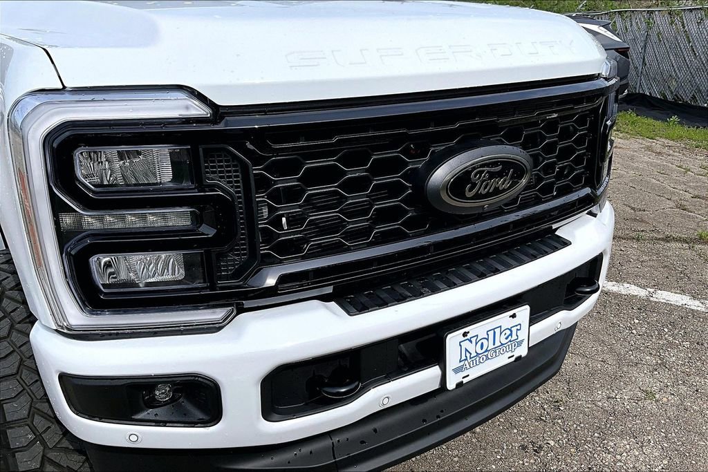 New 2026 Ford F250 Lariat w/ Black Appearance Package image 35