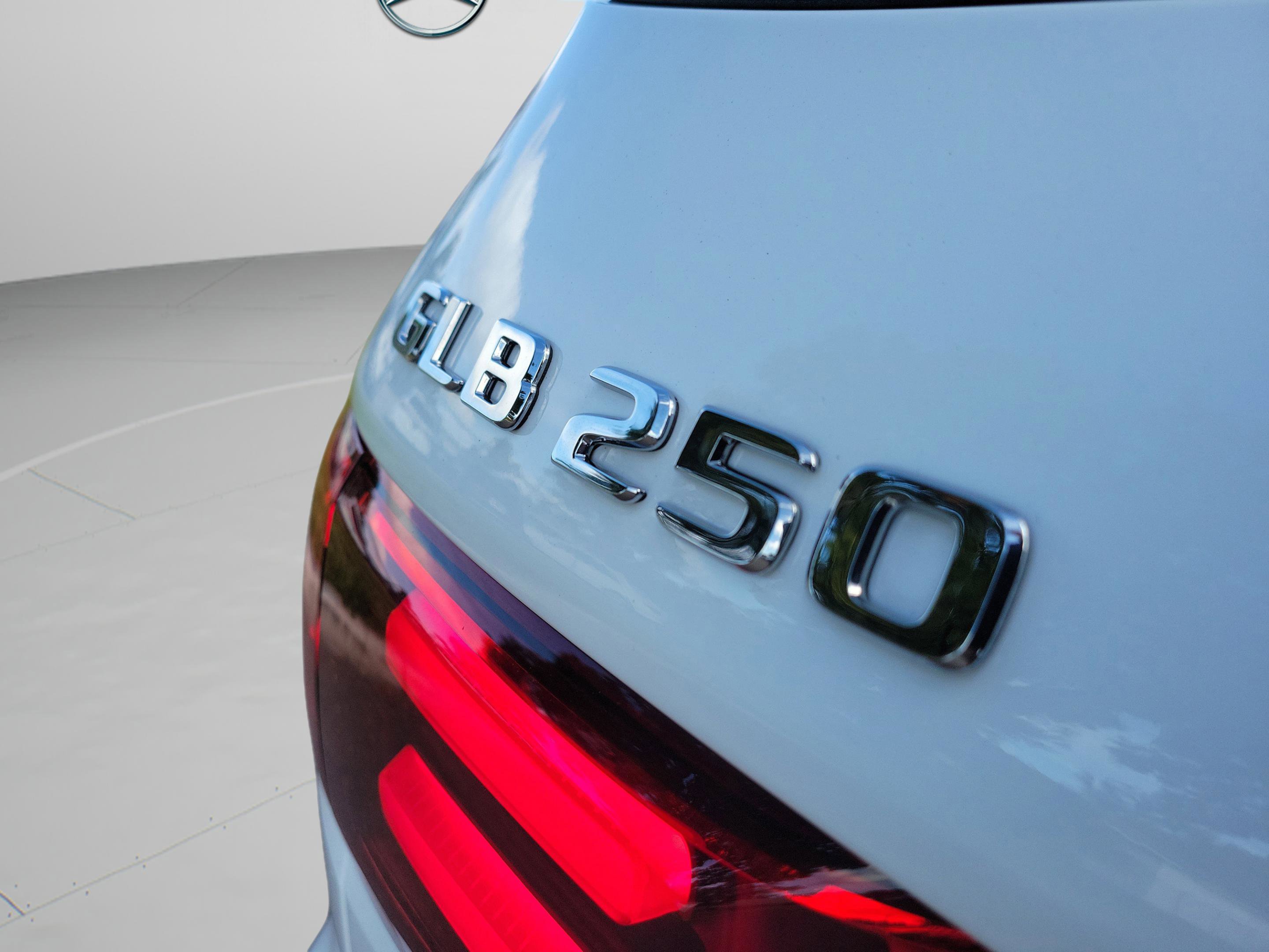 Certified 2025 Mercedes-Benz GLB 250 image 7