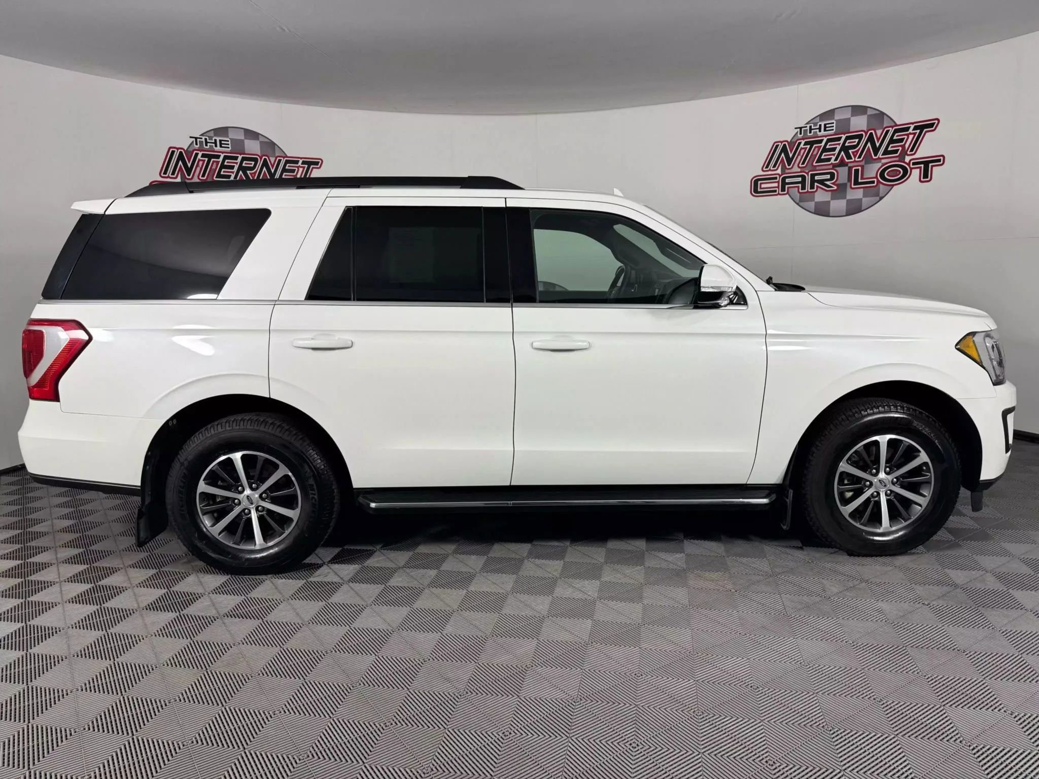 Used 2021 Ford Expedition XLT w/ Equipment Group 202A image 8