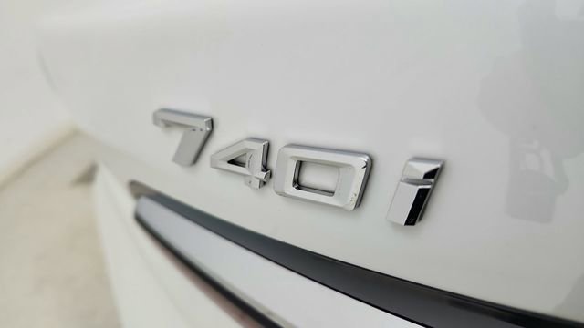 Used 2025 BMW 740i xDrive image 17