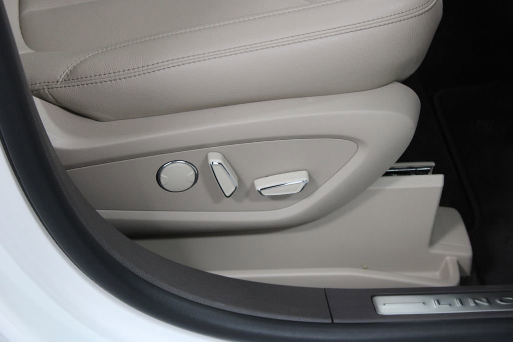 Used 2022 Lincoln Nautilus AWD w/ Premium Package image 28