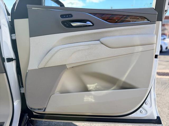 Used 2024 Cadillac Escalade ESV Sport Platinum w/ LPO, ONYX Package AWD/4WD image 25