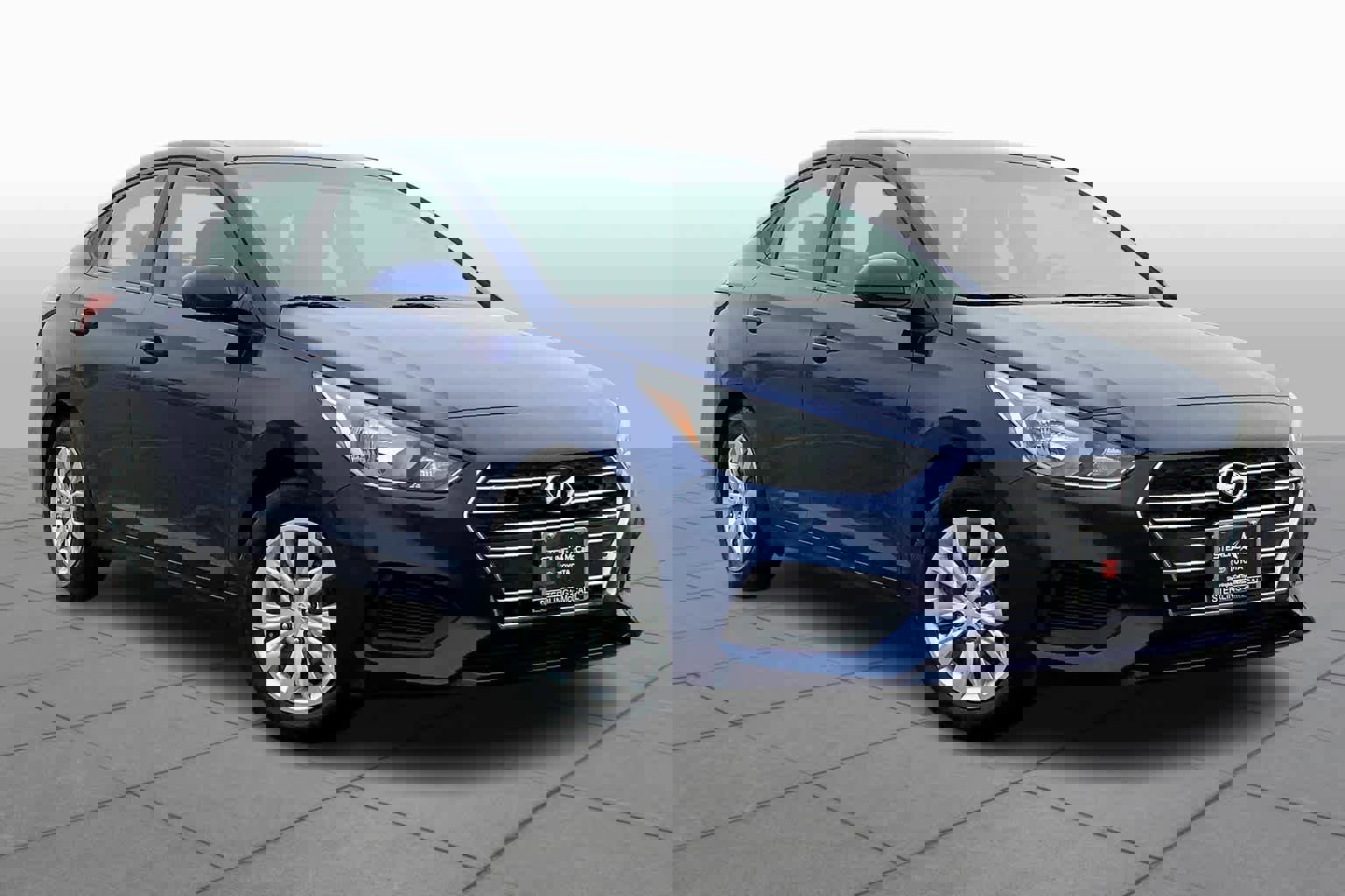 Used 2021 Hyundai Accent SE image 2