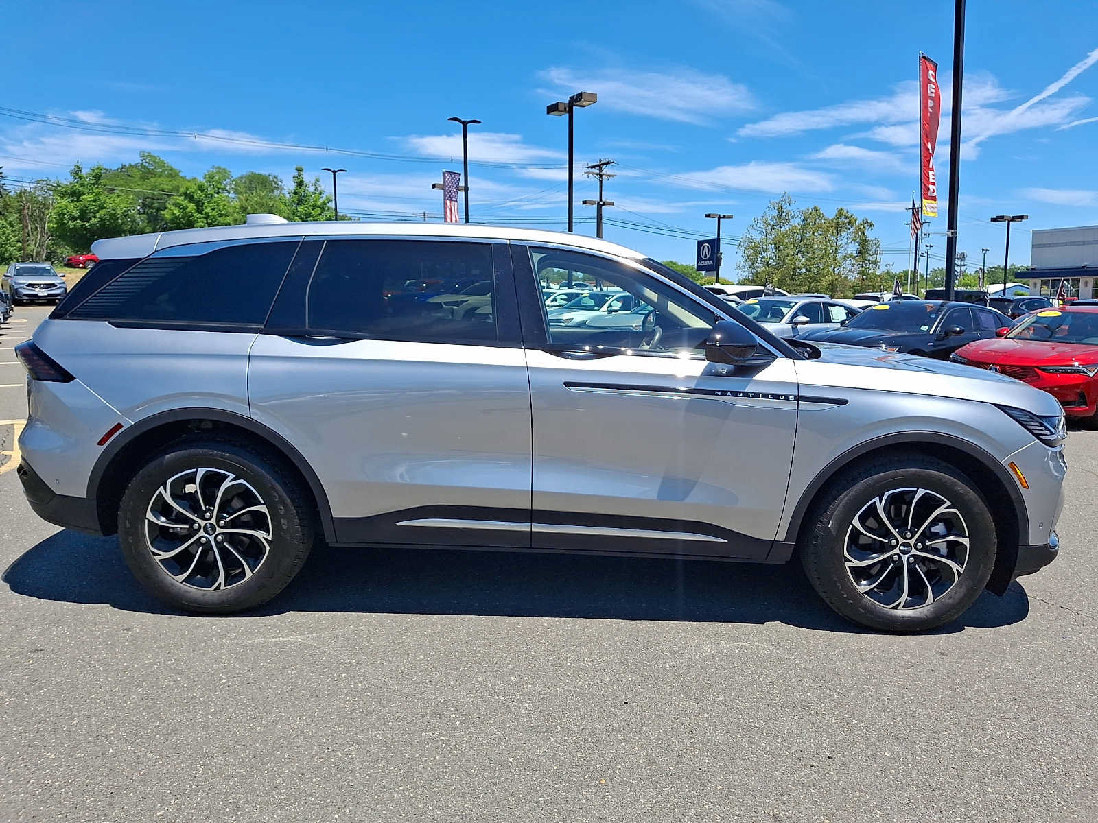 Used 2024 Lincoln Nautilus Premier AWD/4WD image 7