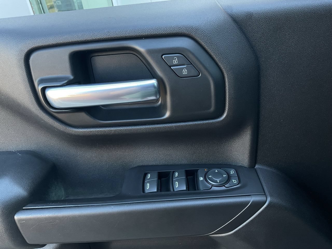 Used 2020 Chevrolet Silverado 1500 Custom w/ Custom Value Package RWD image 19