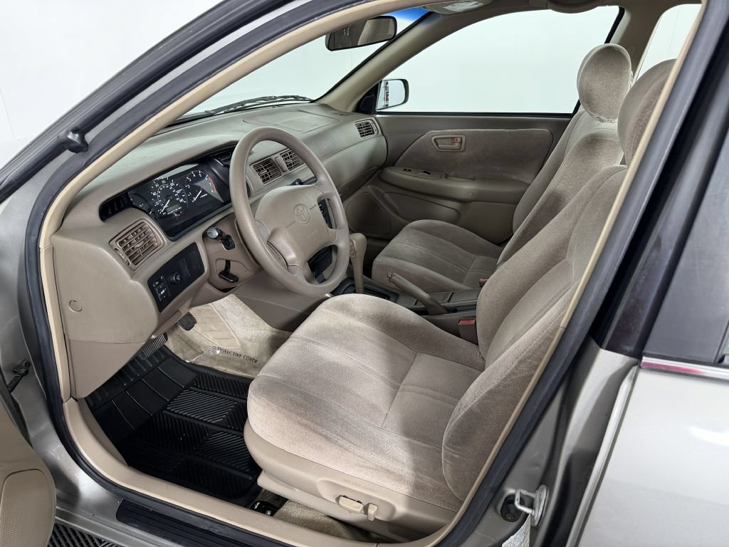 Used 1999 Toyota Camry LE w/ Value Pkg FWD image 19