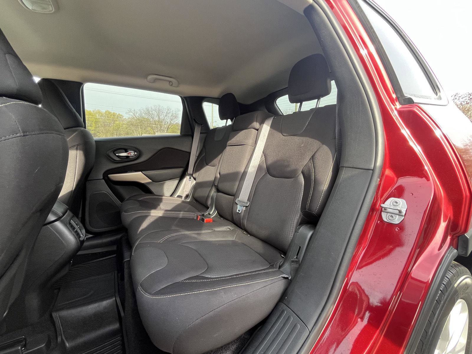 Used 2017 Jeep Cherokee Latitude image 17