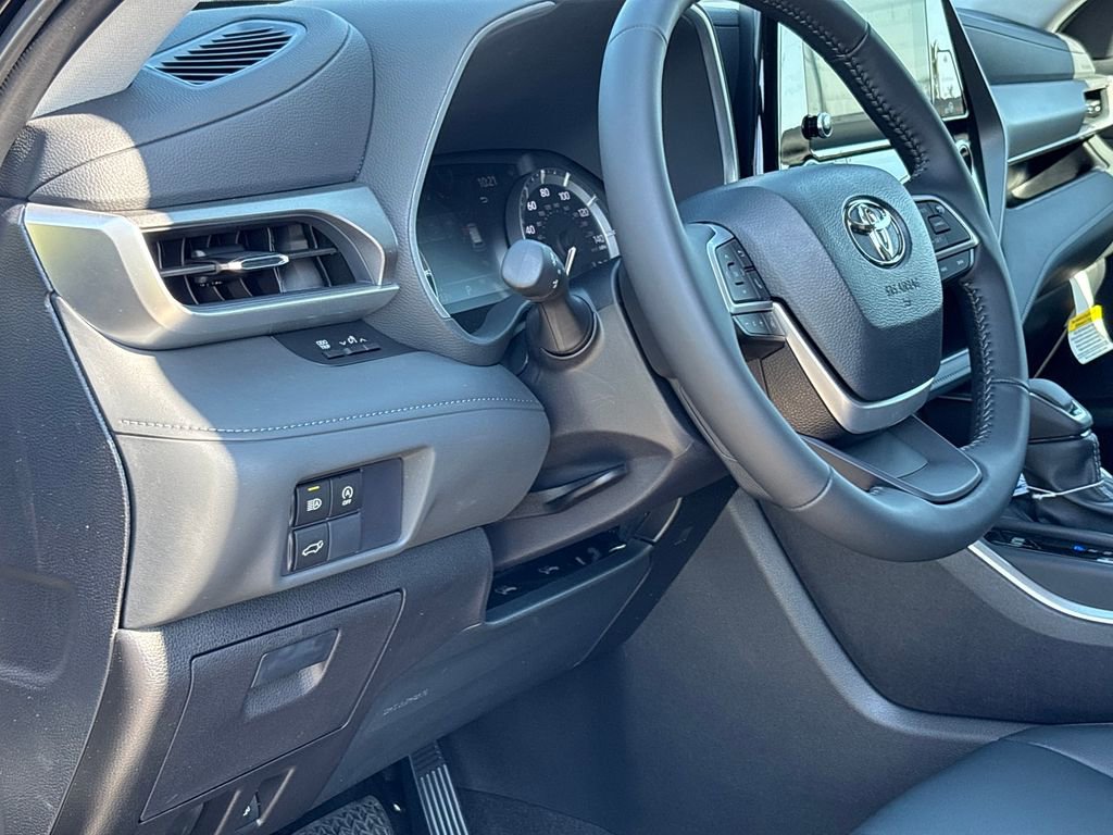 New 2026 Toyota Highlander XLE image 11