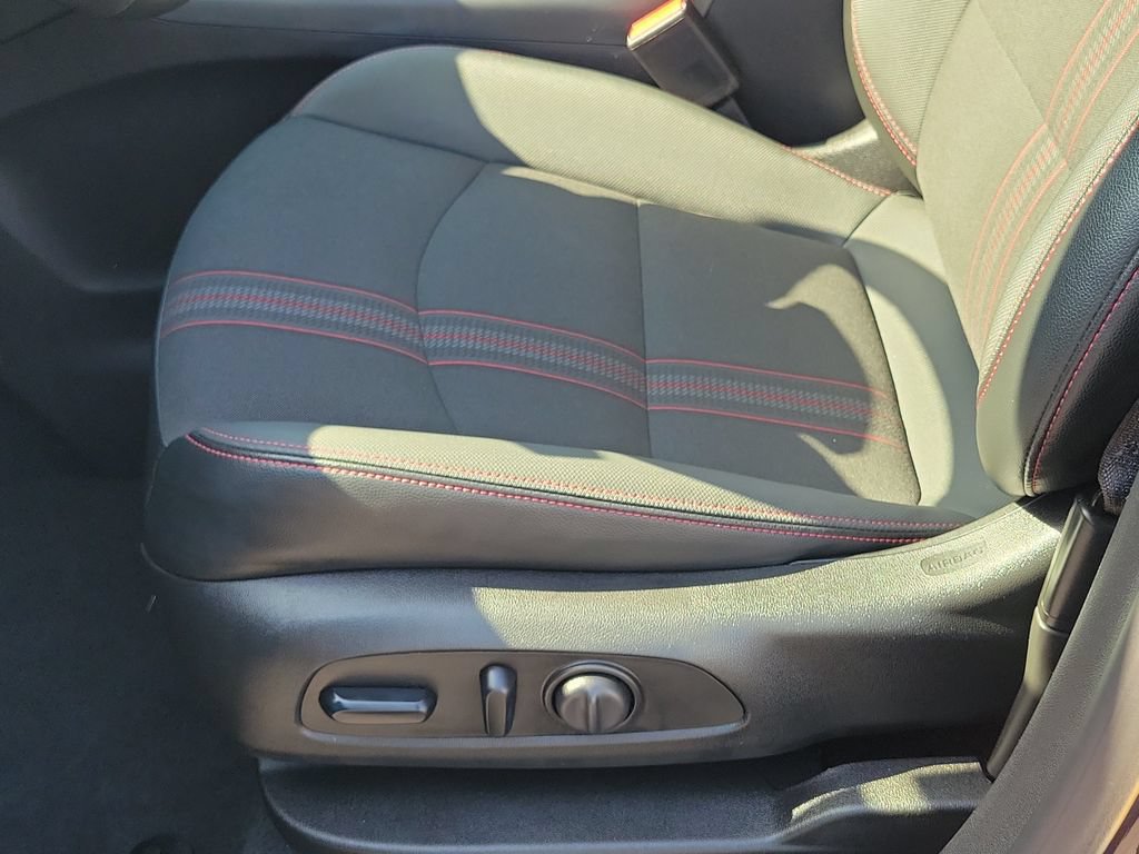 Used 2023 Chevrolet Equinox RS FWD image 16