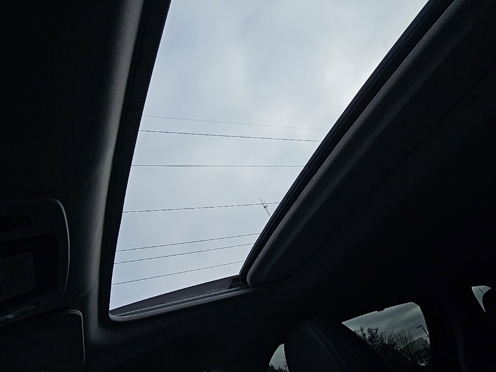 Used 2024 Toyota Sienna XLE image 3