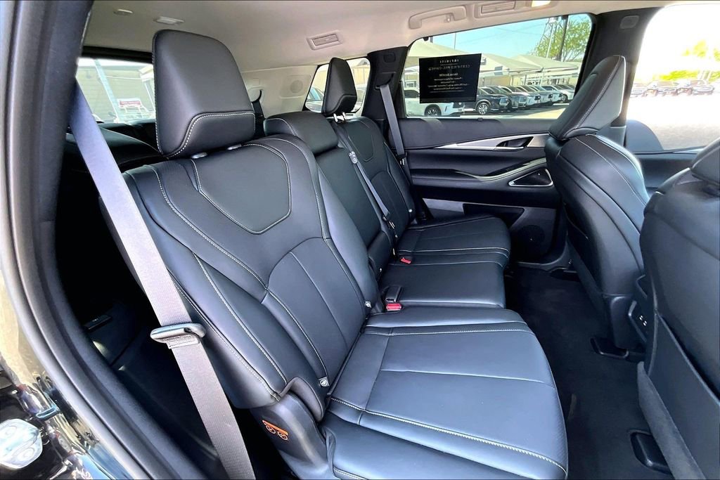 Certified 2026 INFINITI QX60 Luxe w/ Family Package FWD image 39