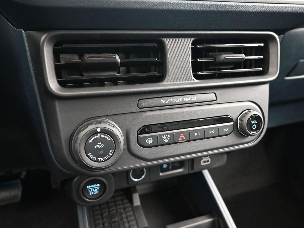 New 2025 Ford Maverick Lariat w/ Black Appearance Package image 25