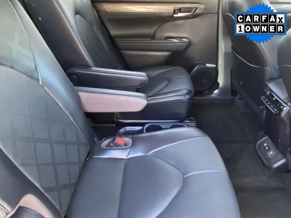 Used 2023 Toyota Highlander Platinum image 19