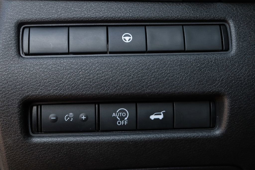 Used 2024 Nissan Rogue SV image 25