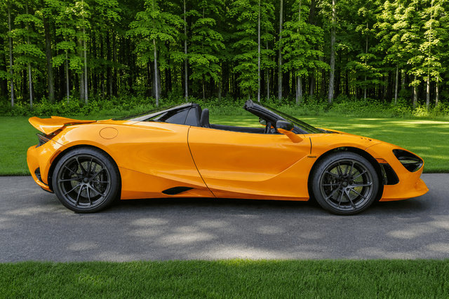Used 2026 McLaren 750S Spider RWD image 9