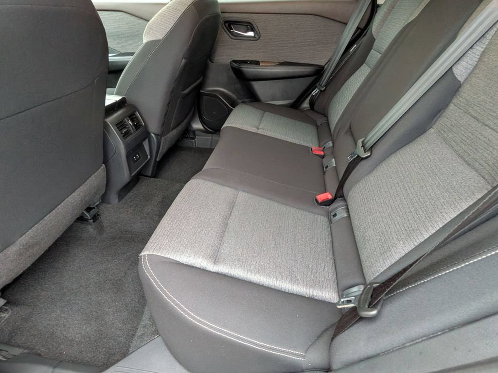 Used 2023 Nissan Rogue SV AWD/4WD image 18