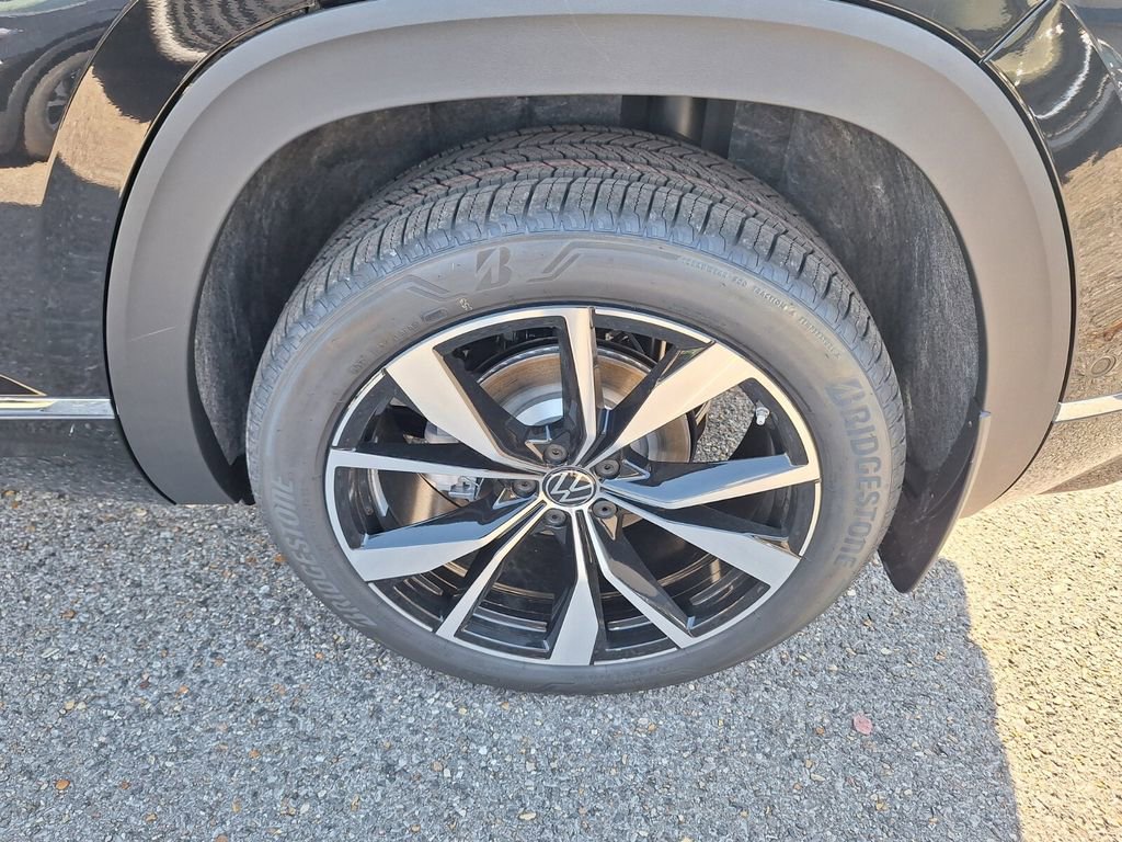 New 2026 Volkswagen Atlas Cross Sport SEL Premium R-Line image 24