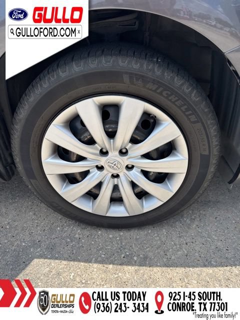 Used 2012 Toyota Corolla LE FWD image 2