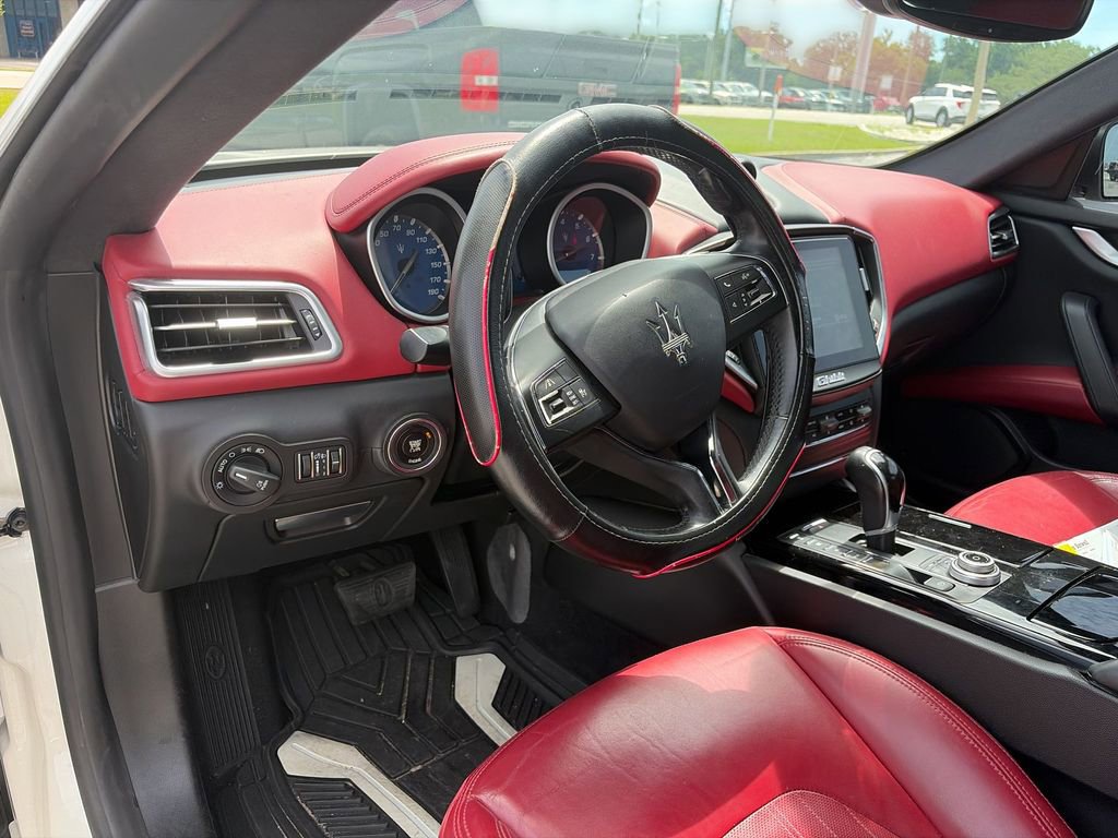 Used 2017 Maserati Ghibli w/ Luxury Package RWD image 10