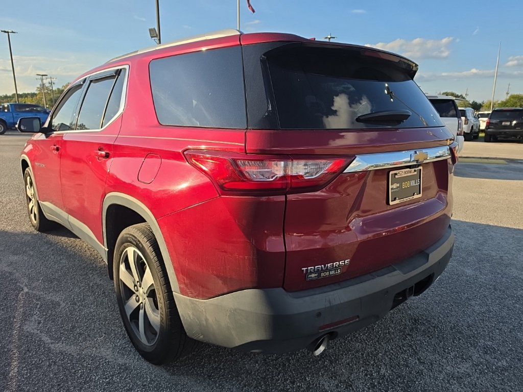 Used 2018 Chevrolet Traverse LT FWD image 3