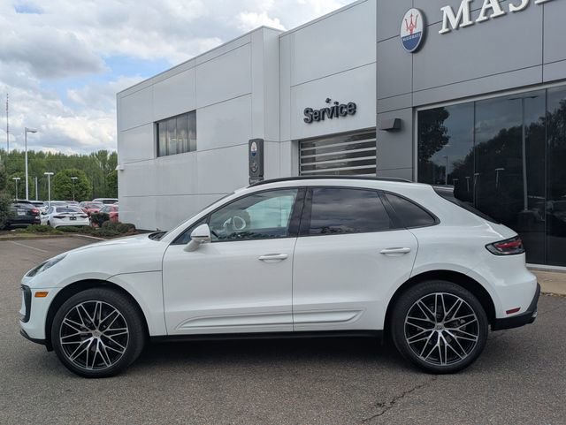 Used 2025 Porsche Macan AWD/4WD image 3