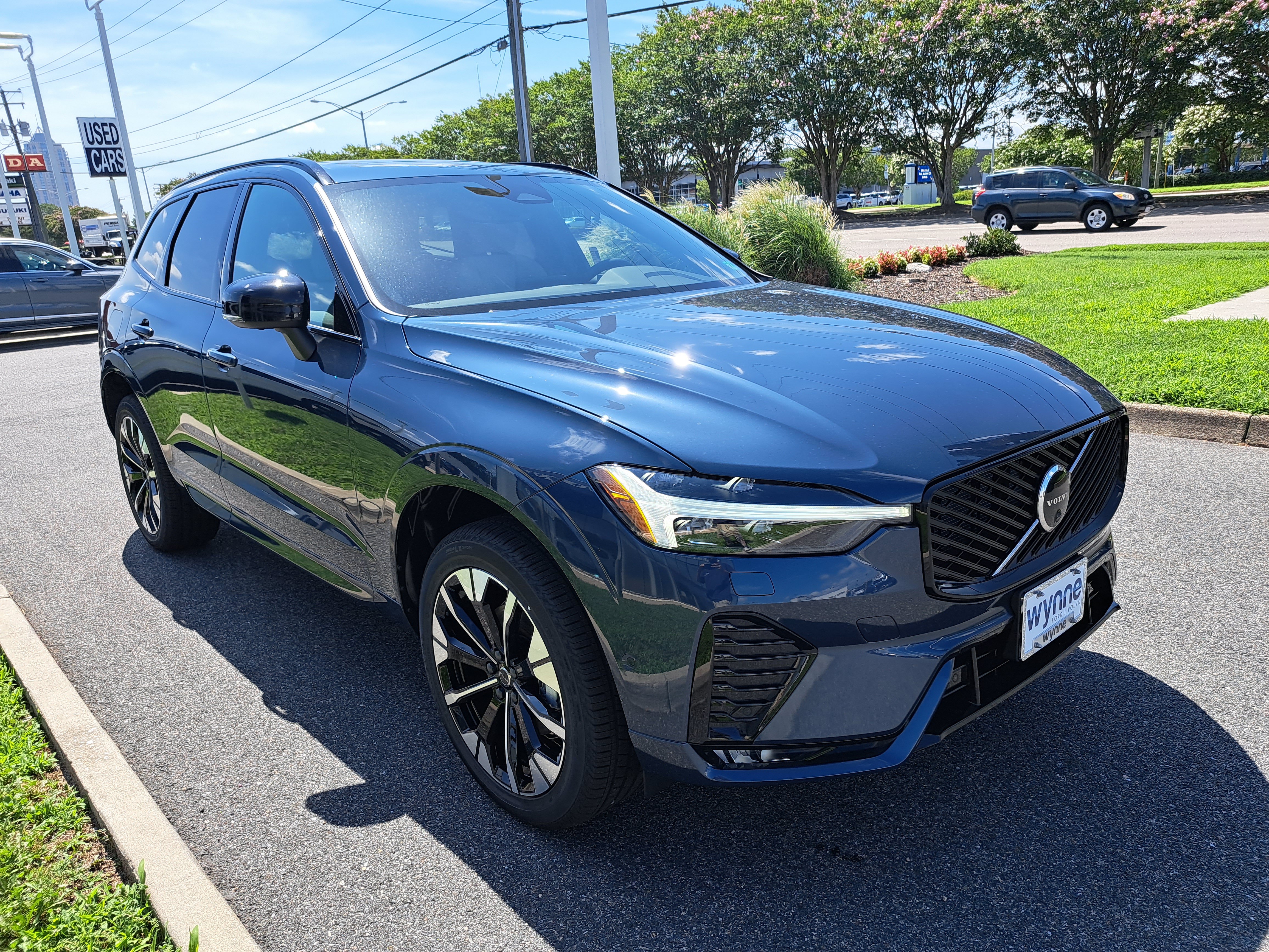 New 2026 Volvo XC60 B5 Plus w/ Protection Package Premier AWD/4WD image 2