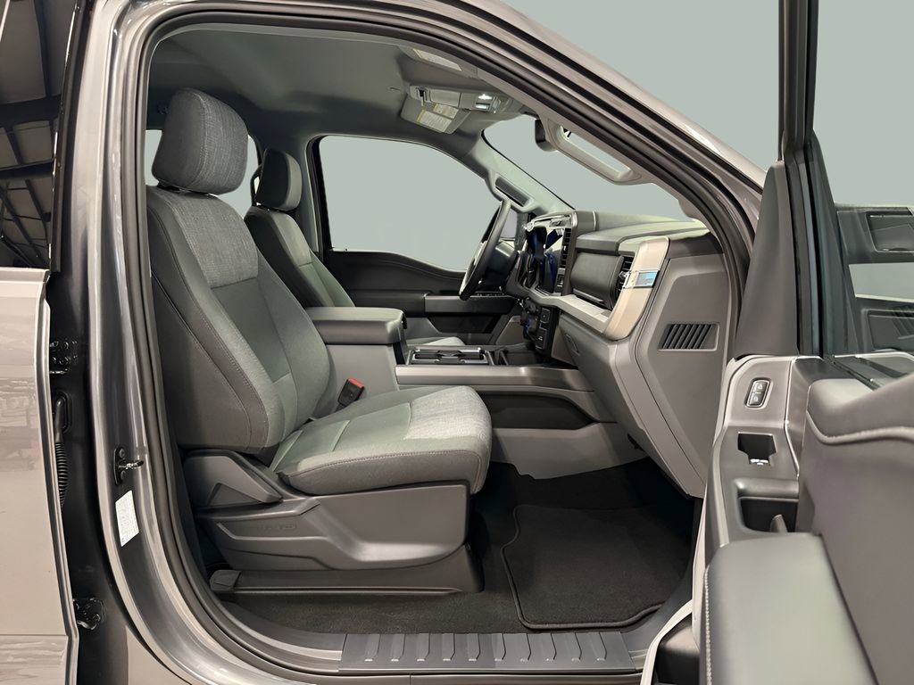 New 2026 Ford F250 XLT w/ XLT Premium Package image 31
