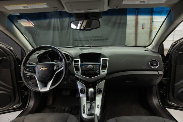 Used 2014 Chevrolet Cruze LT image 18