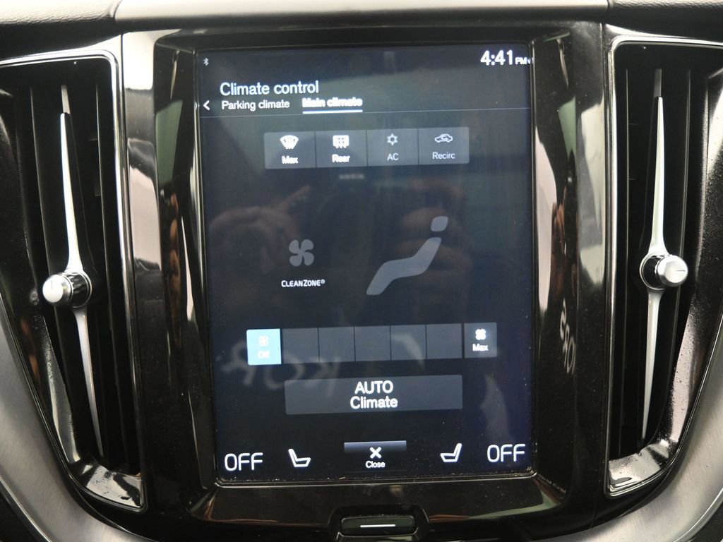 Used 2020 Volvo XC60 T6 Momentum image 6