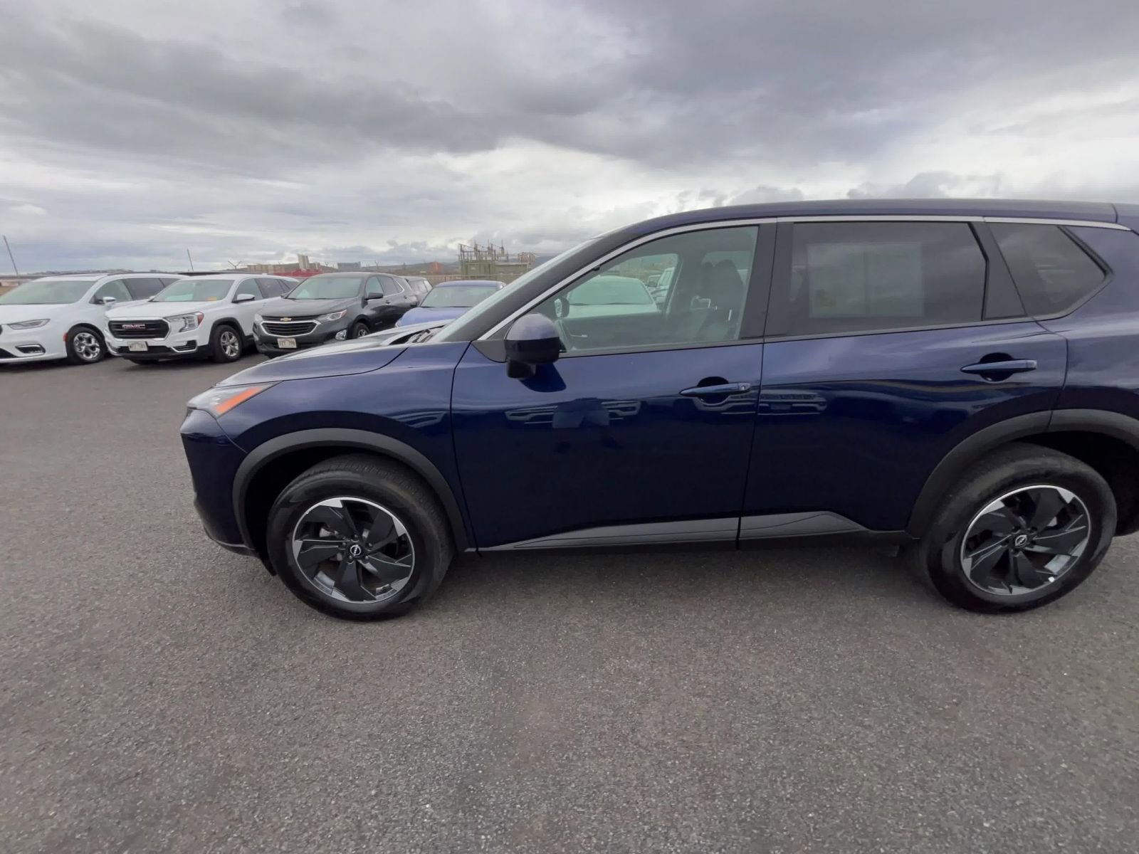 Used 2025 Nissan Rogue SV AWD/4WD image 9