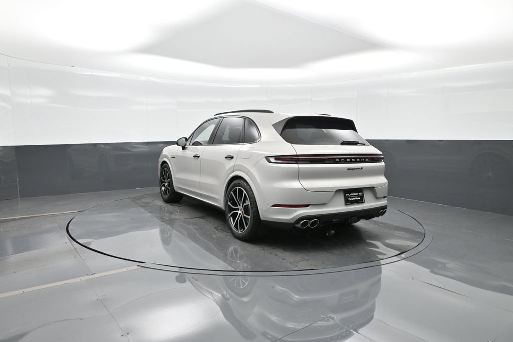 New 2026 Porsche Cayenne S image 3