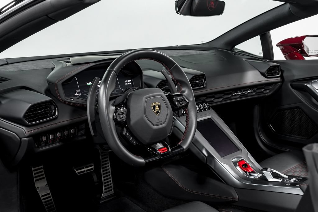 Used 2022 Lamborghini Huracan EVO RWD image 12