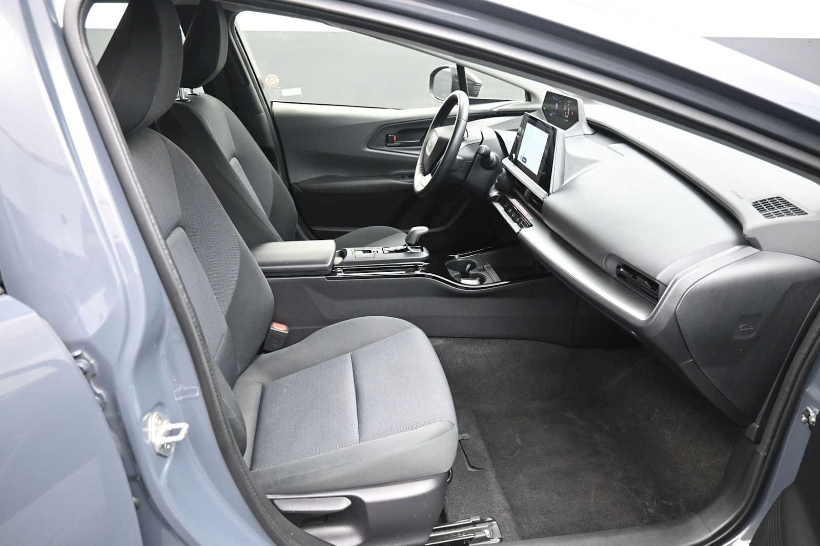 Certified 2025 Toyota Prius LE FWD image 24