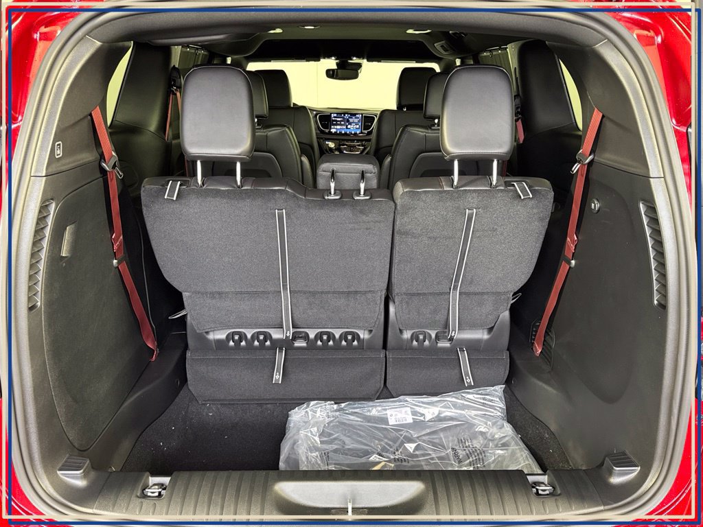 New 2027 Chrysler Pacifica Select AWD/4WD image 35
