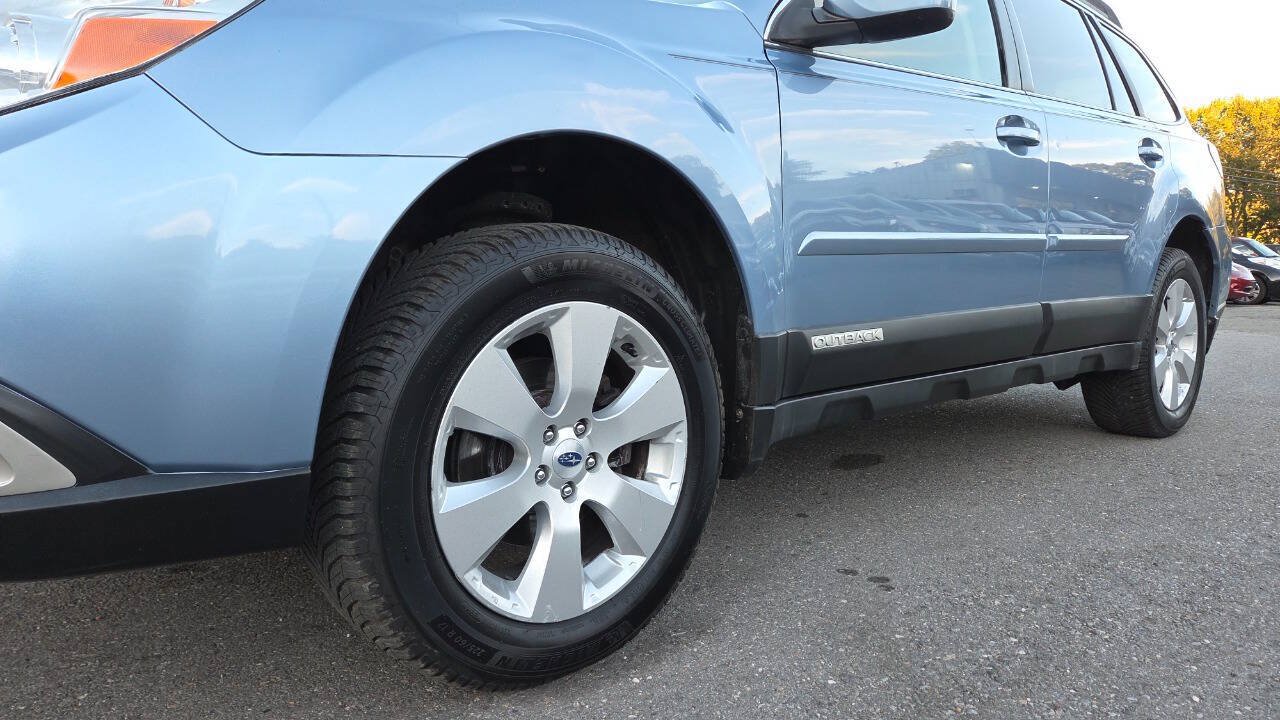 Used 2011 Subaru Outback 2.5i Limited AWD/4WD image 7