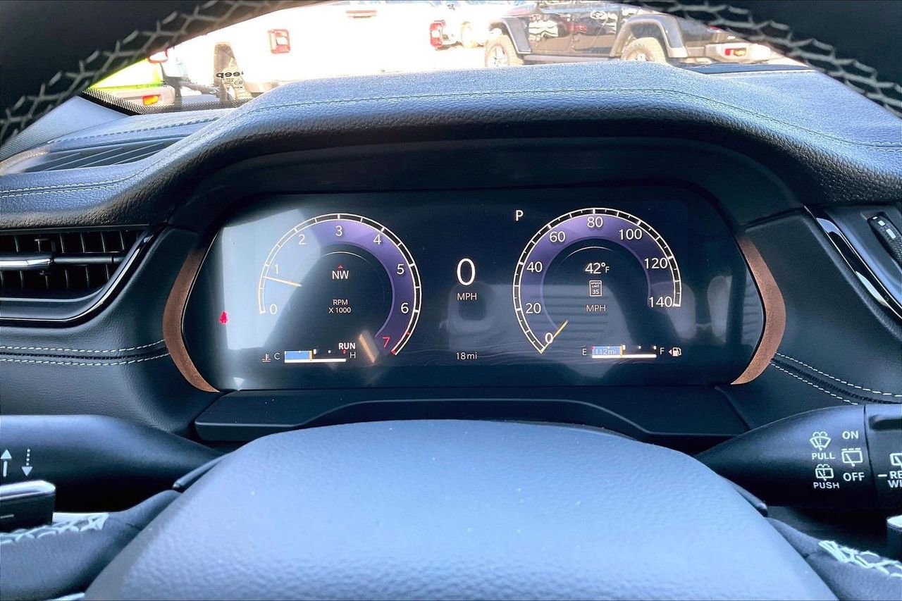 New 2026 Jeep Grand Cherokee Limited w/ Luxury Tech Group II AWD/4WD image 11