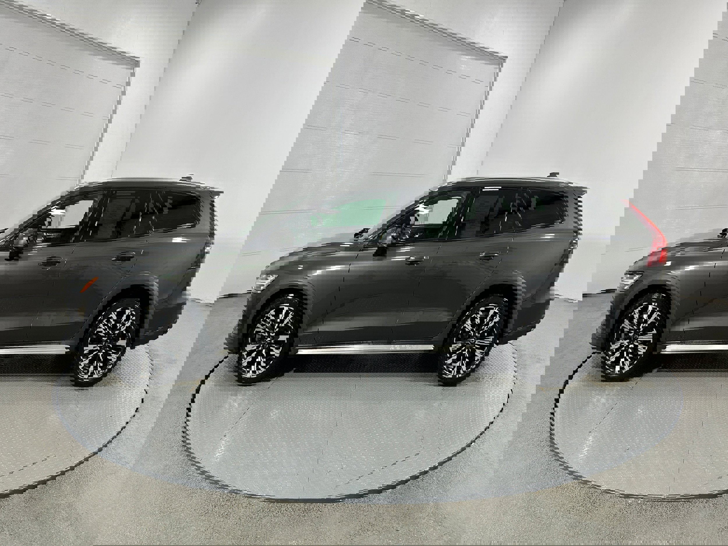 Used 2020 Volvo V60 T5 Cross Country image 19